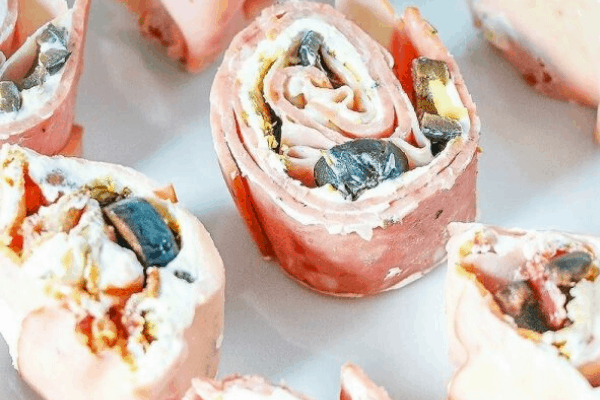 LOW CARB BACON AND CHEESE PINWHEELS 