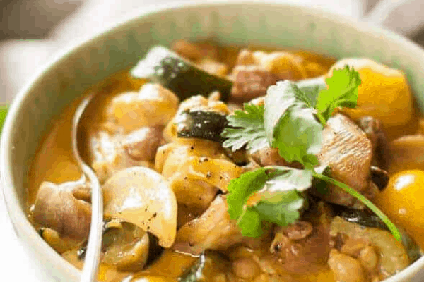 SIMPLE KETO CHICKEN CURRY