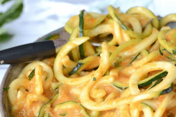 GARLIC AND RED PEPPER ZOODLES KETO DIET
